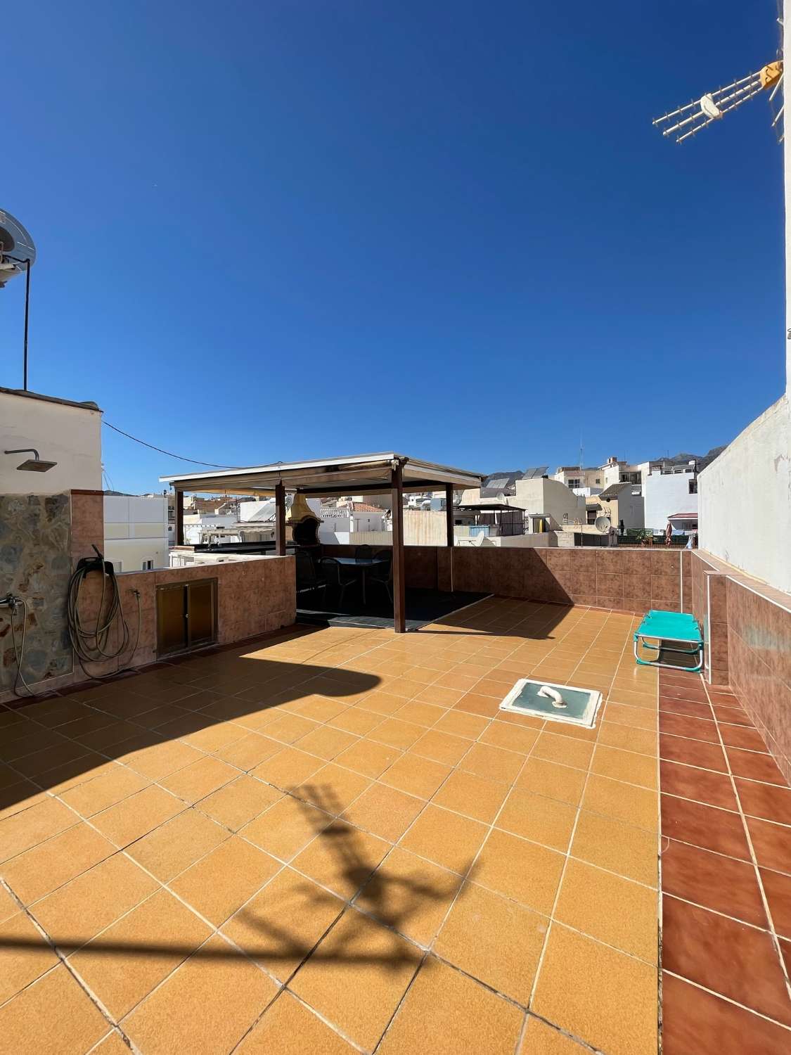 Apartment with private terrace and 4 bedrooms in the center of Nerja