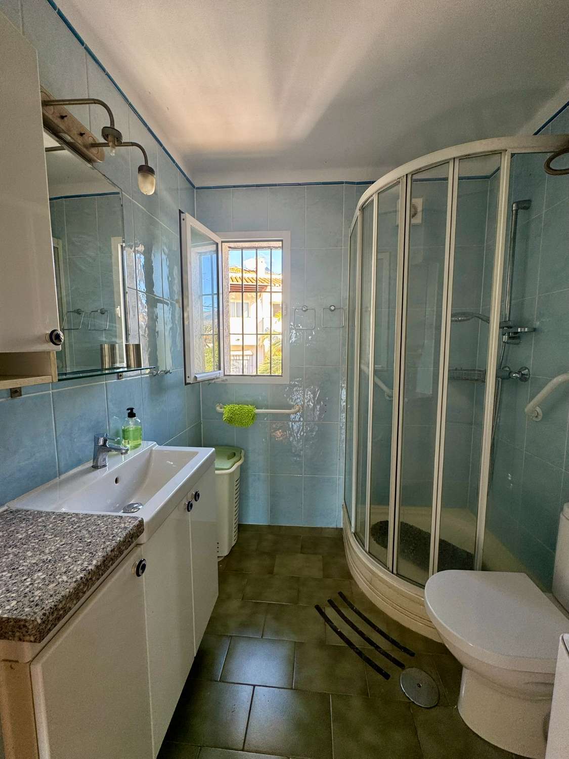 Adosado en venta con dos dormitorios en Urb Lotta Mia, Nerja