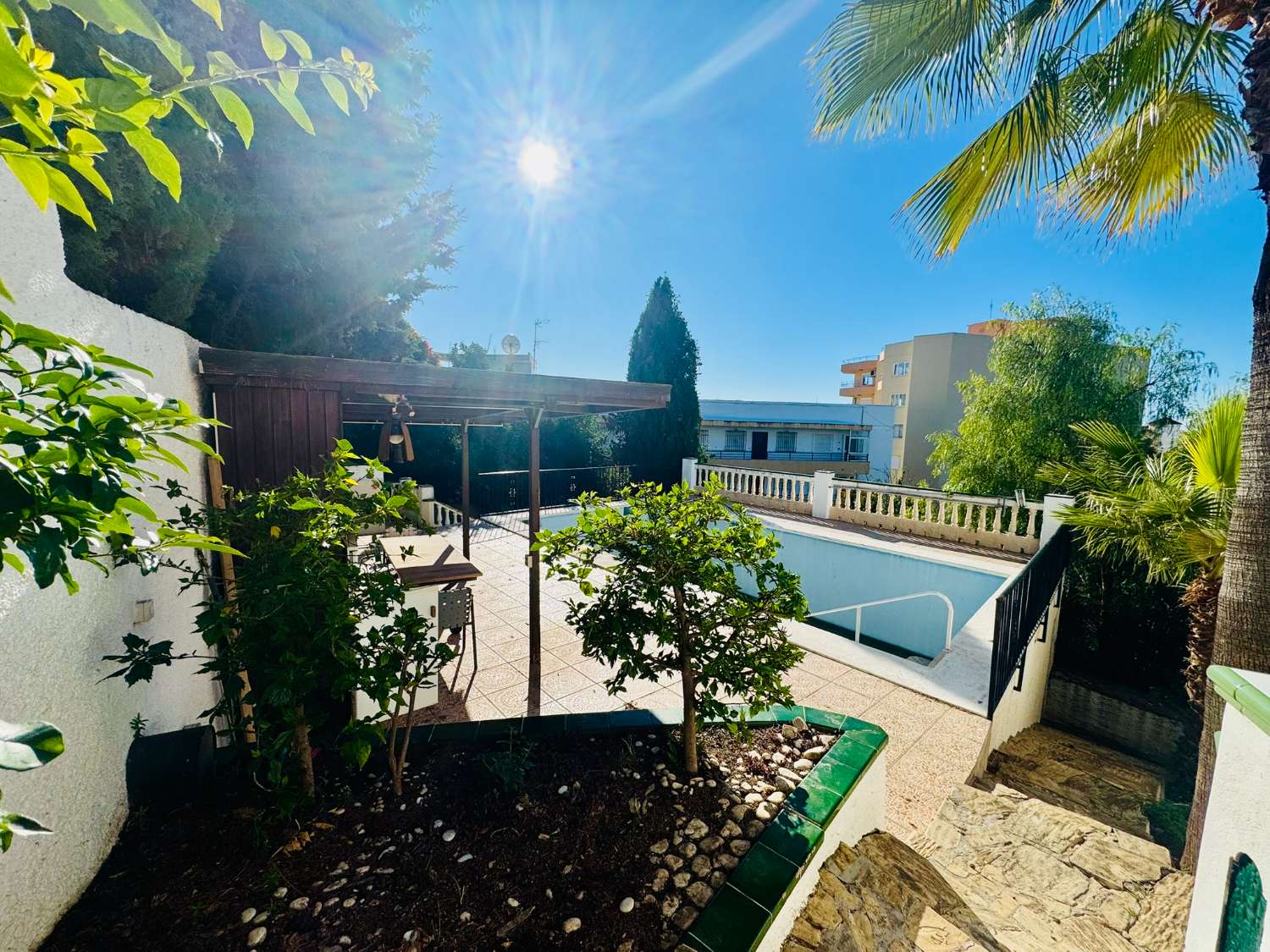 Adosado en venta con dos dormitorios en Urb Lotta Mia, Nerja