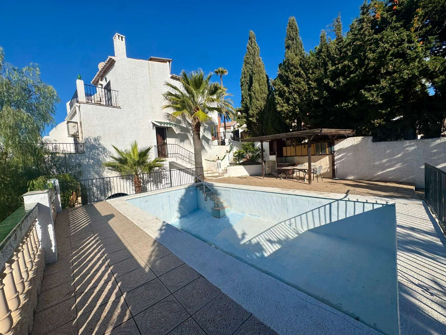 Adosado en venta con dos dormitorios en Urb Lotta Mia, Nerja