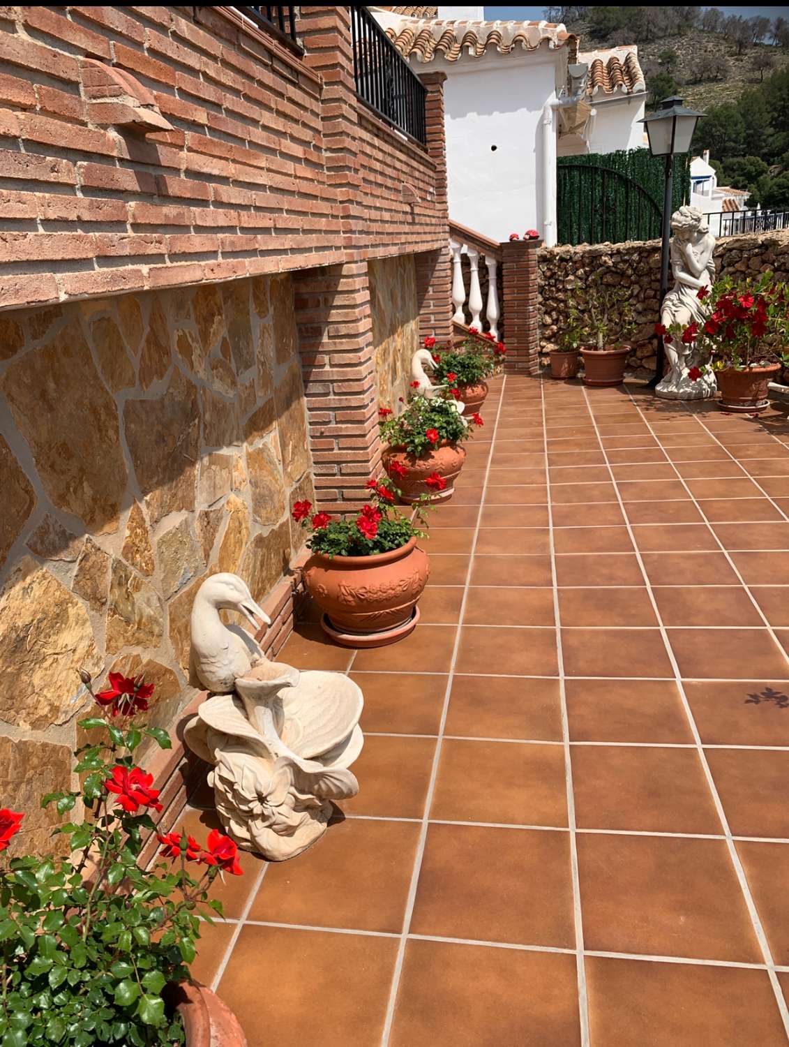 Encantador apartamento de 2 dormitorios con amplias terrazas y espectaculares vistas al mar en San Juan de Capistrano, Nerja
