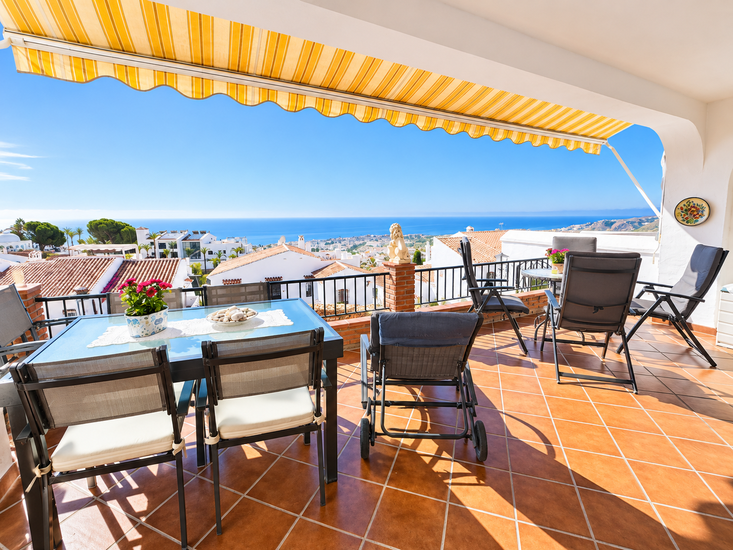 Encantador apartamento de 2 dormitorios con amplias terrazas y espectaculares vistas al mar en San Juan de Capistrano, Nerja