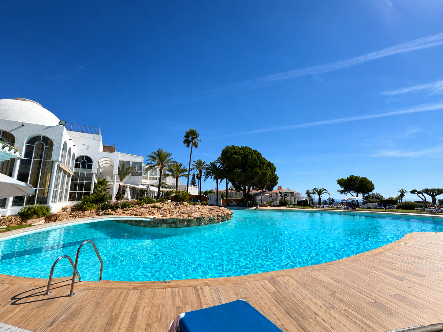Encantador apartamento de 2 dormitorios con amplias terrazas y espectaculares vistas al mar en San Juan de Capistrano, Nerja