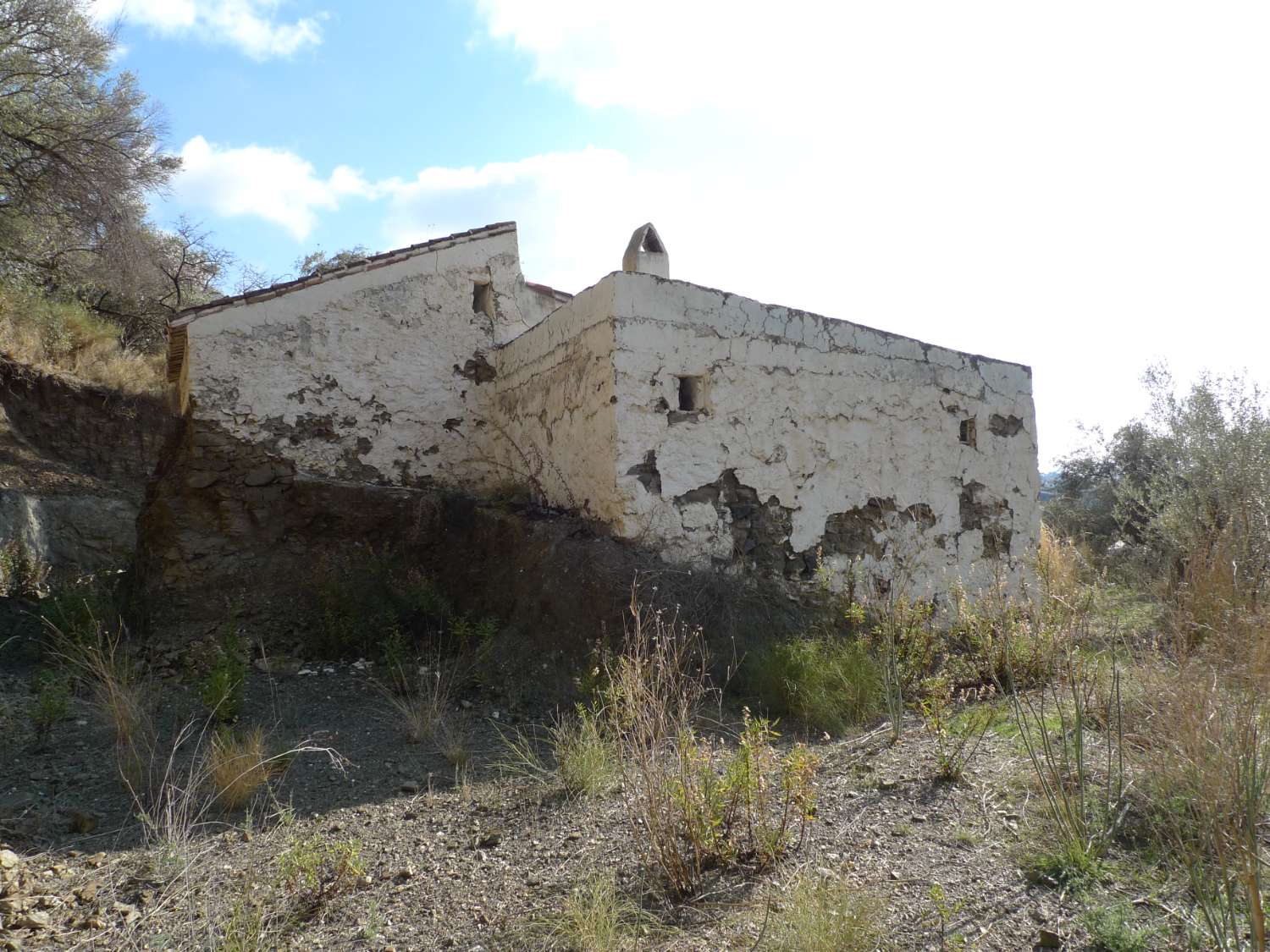 Grundstück und rustikales Bauernhaus zum Verkauf an der Straße von Frigiliana Torrox