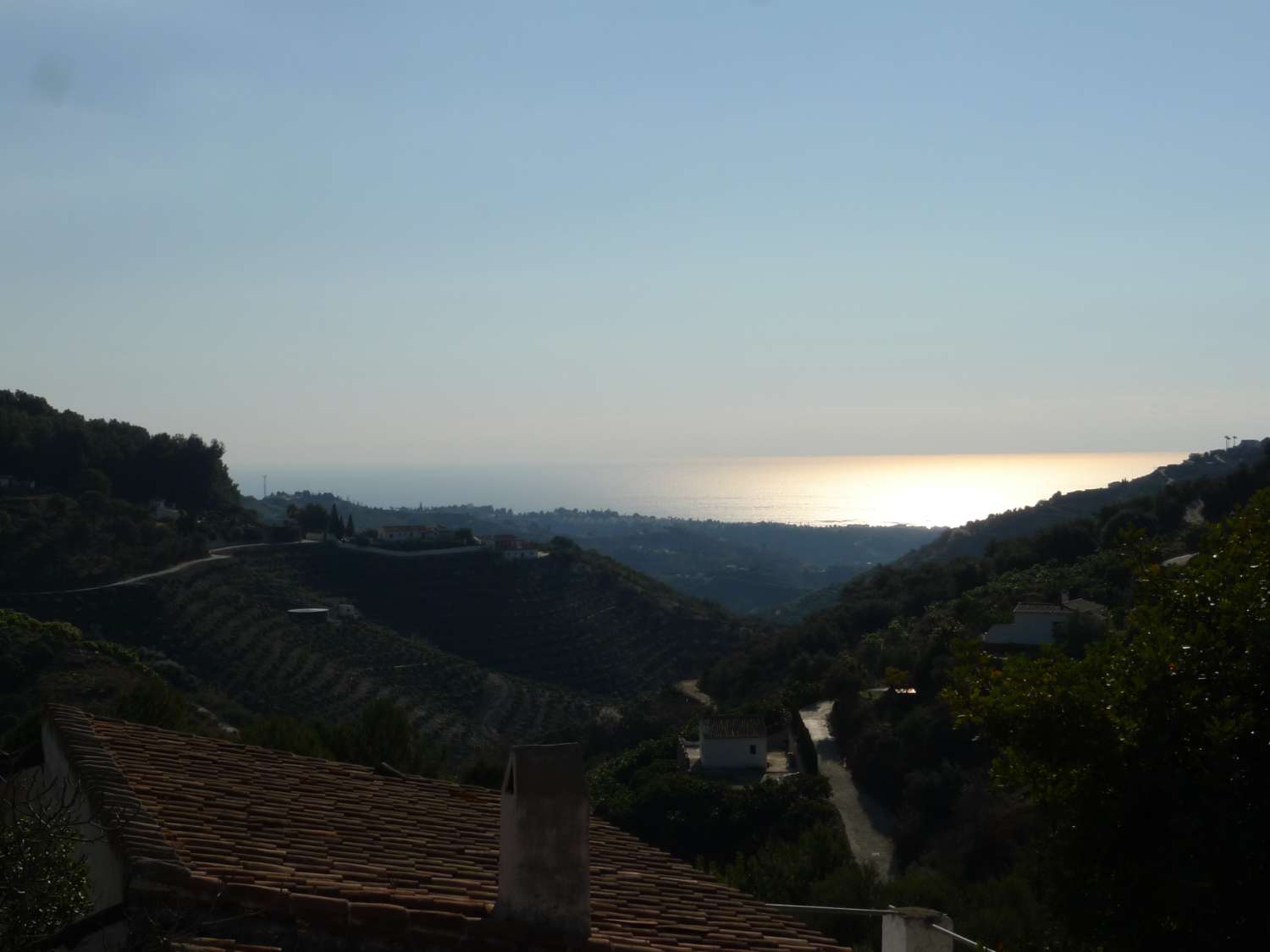 Plot and rustic farmhouse to reform for sale on the Frigiliana Torrox road