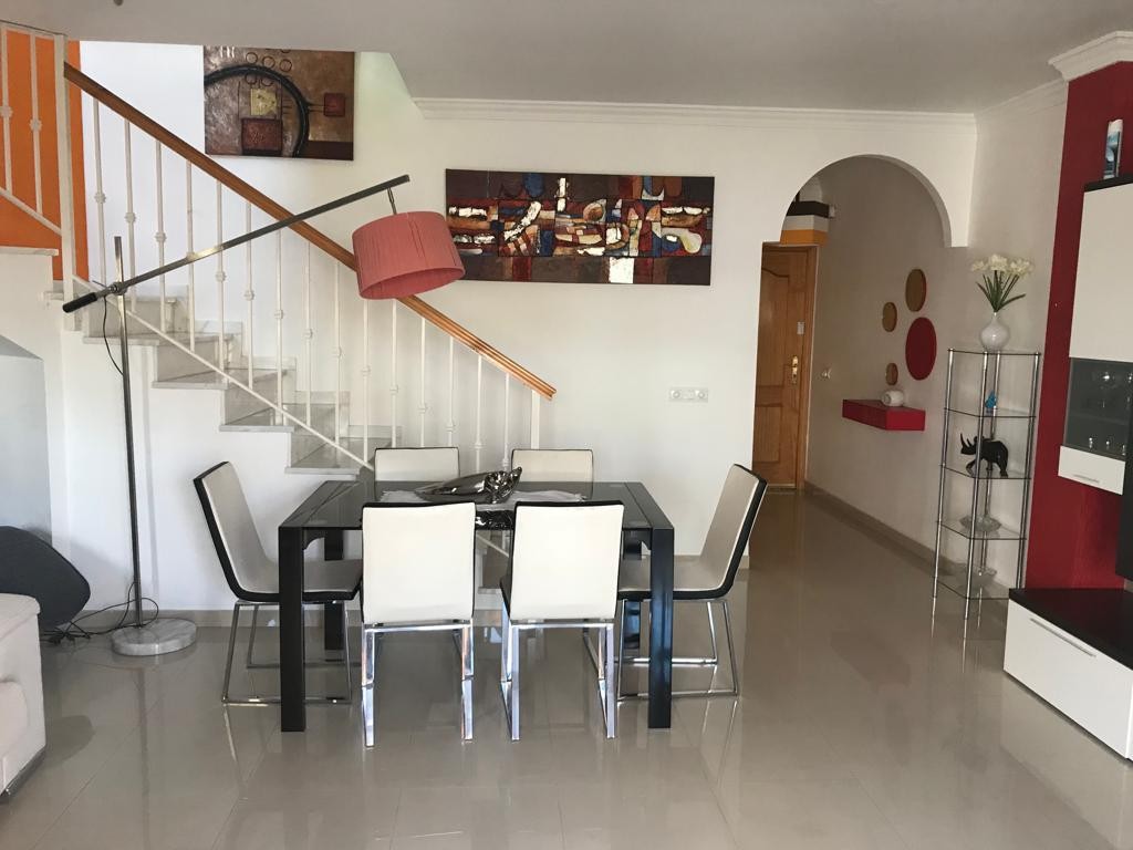 Maison de ville 3BR à vendre au-dessus de la plage de Burriana, Nerja