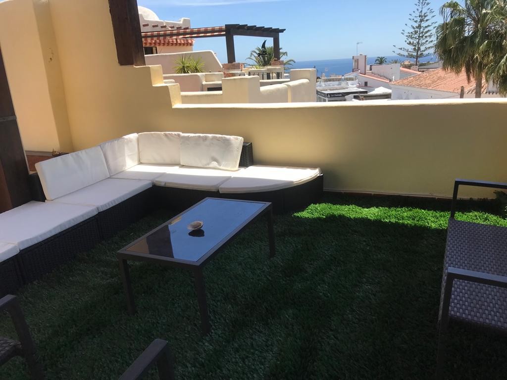 3BR herenhuis te koop boven het strand van Burriana, Nerja