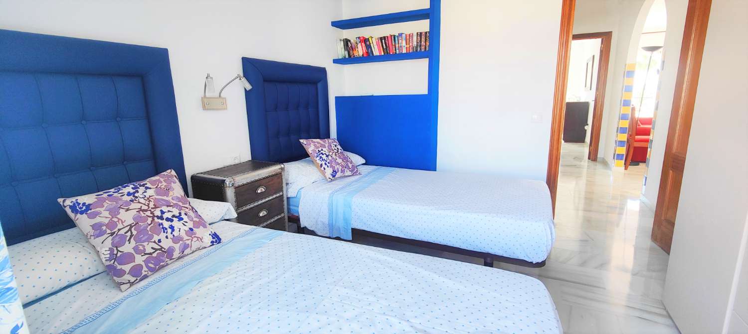 Ático de dos dormitorios en venta en la zona Parador, Nerja