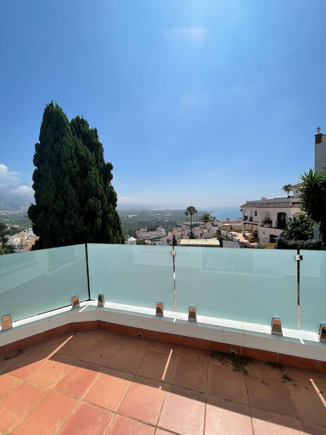 Villa con vista spettacolare, piscina privata e 3 camere da letto a Punta Lara, Nerja