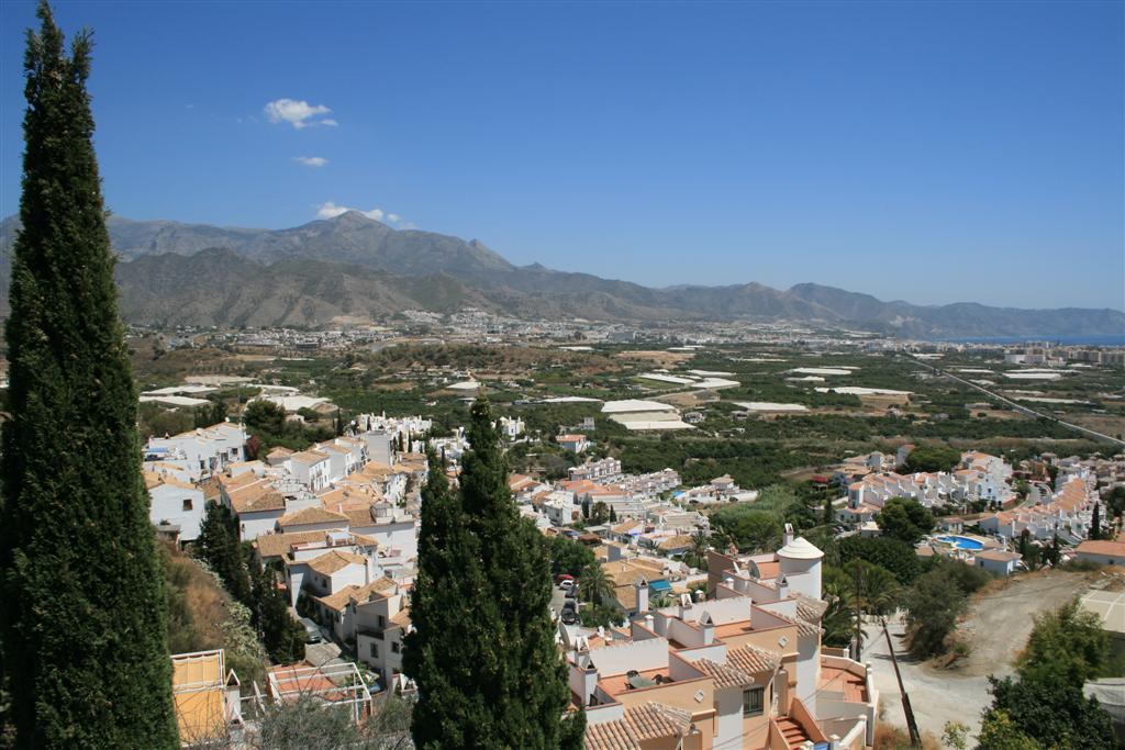 Villa con vistas espectaculares, piscina privada y 3 dormitorios en Punta Lara, Nerja