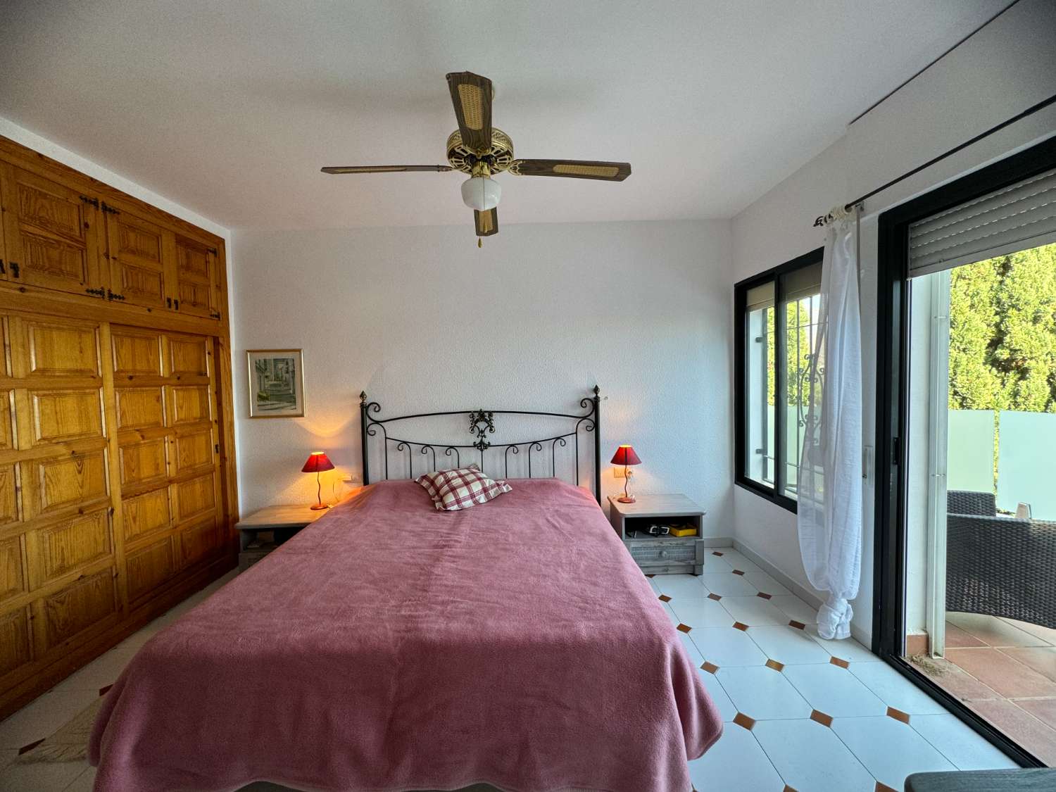 位于内尔哈蓬塔拉拉的别墅，享有壮丽的景色，设有私人游泳池和 3 间卧室