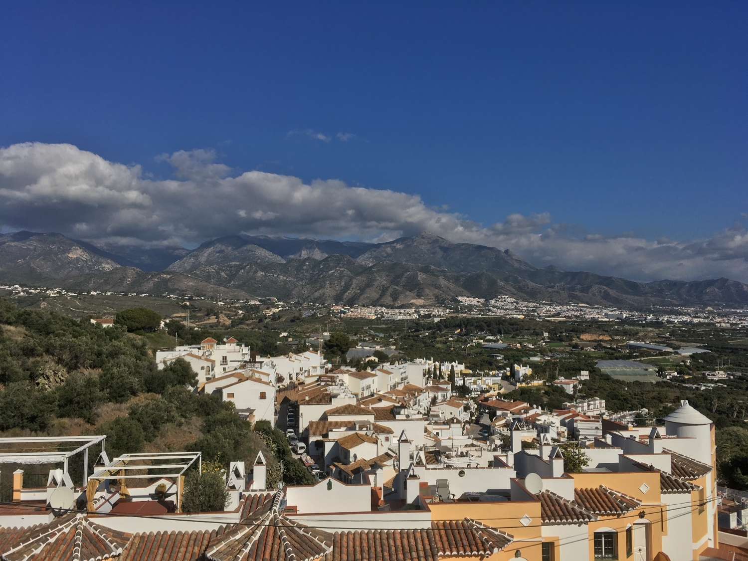 Villa con vistas espectaculares, piscina privada y 3 dormitorios en Punta Lara, Nerja