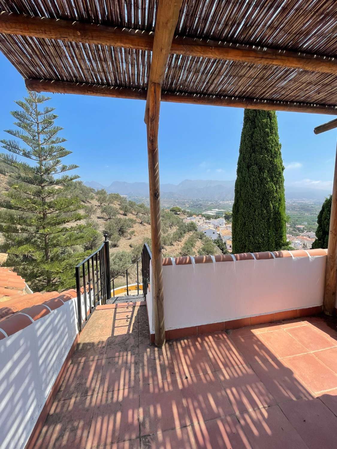 Villa con vistas espectaculares, piscina privada y 3 dormitorios en Punta Lara, Nerja