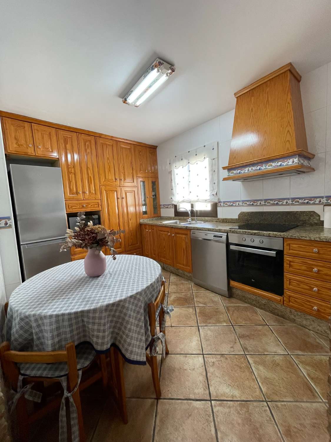 Apartment mit privater Terrasse und 4 Schlafzimmern im Zentrum von Nerja