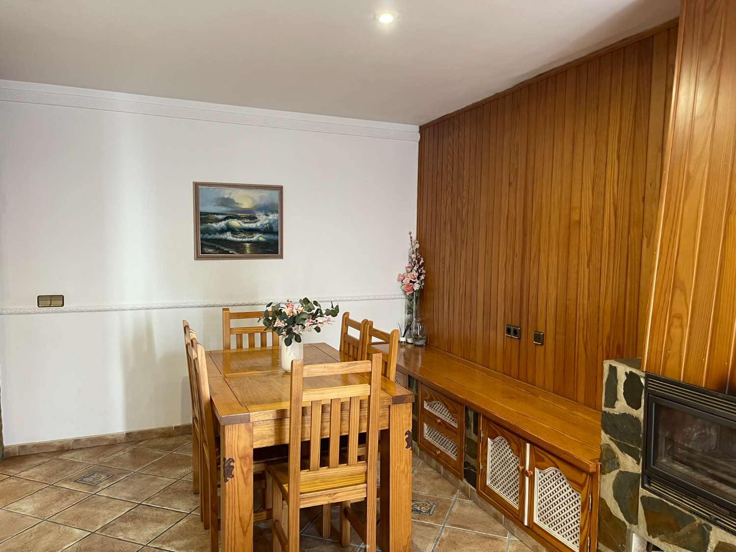 Apartamento con terraza privada y 4 dormitorios en el centro de Nerja