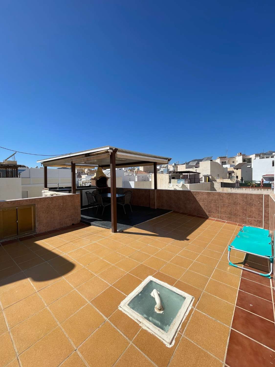 Apartment with private terrace and 4 bedrooms in the center of Nerja