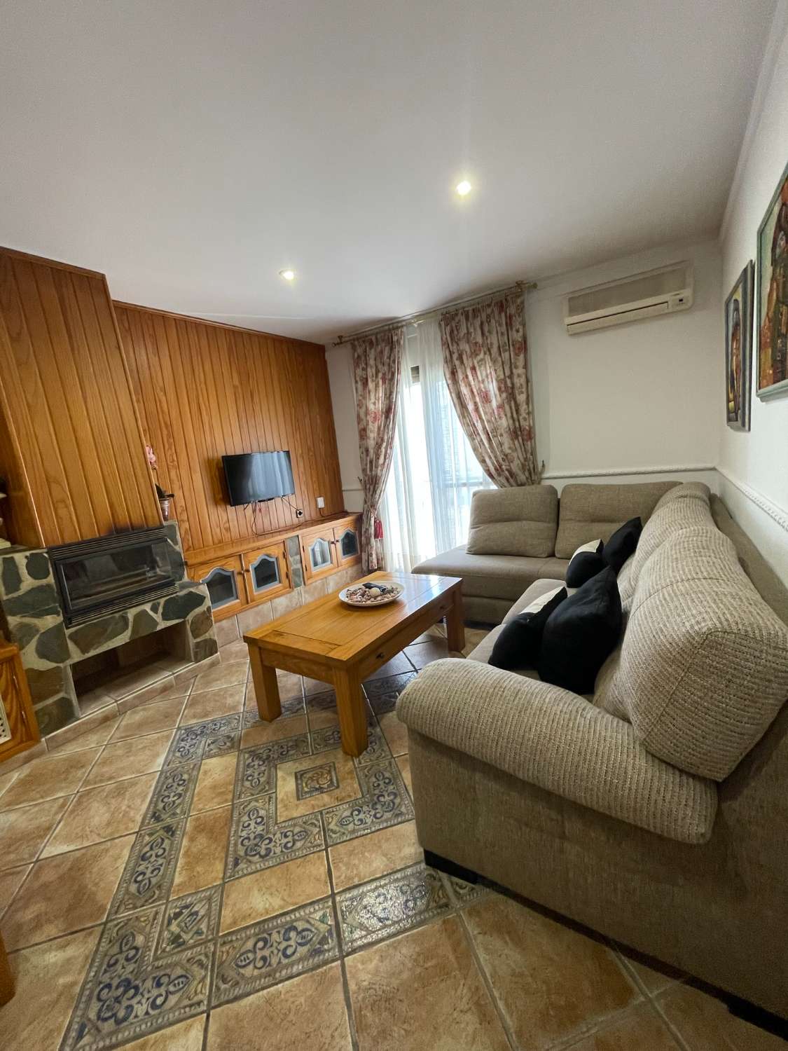 Apartmán s vlastní terasou a 4 ložnicemi v centru Nerja