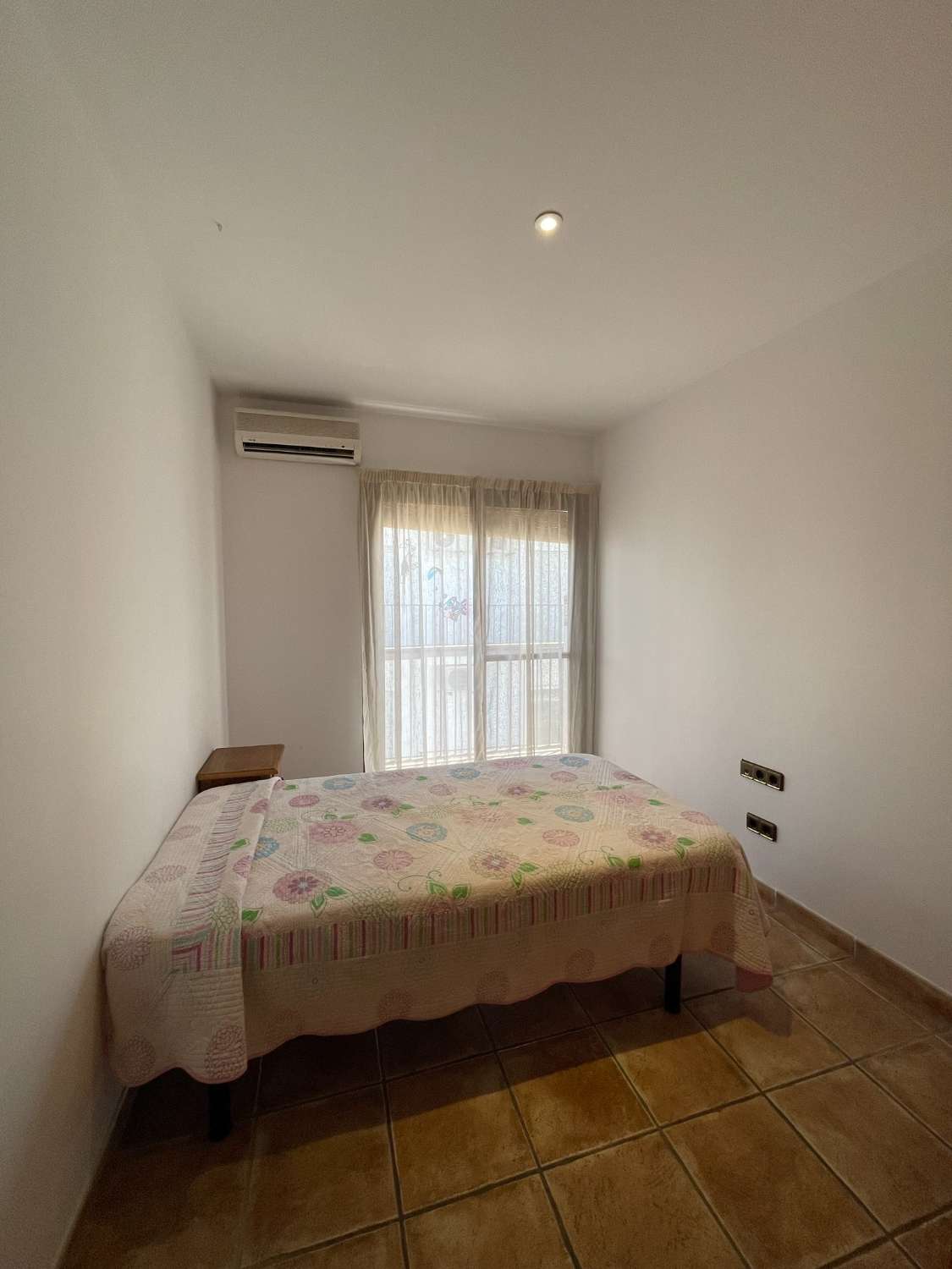 Apartamento con terraza privada y 4 dormitorios en el centro de Nerja