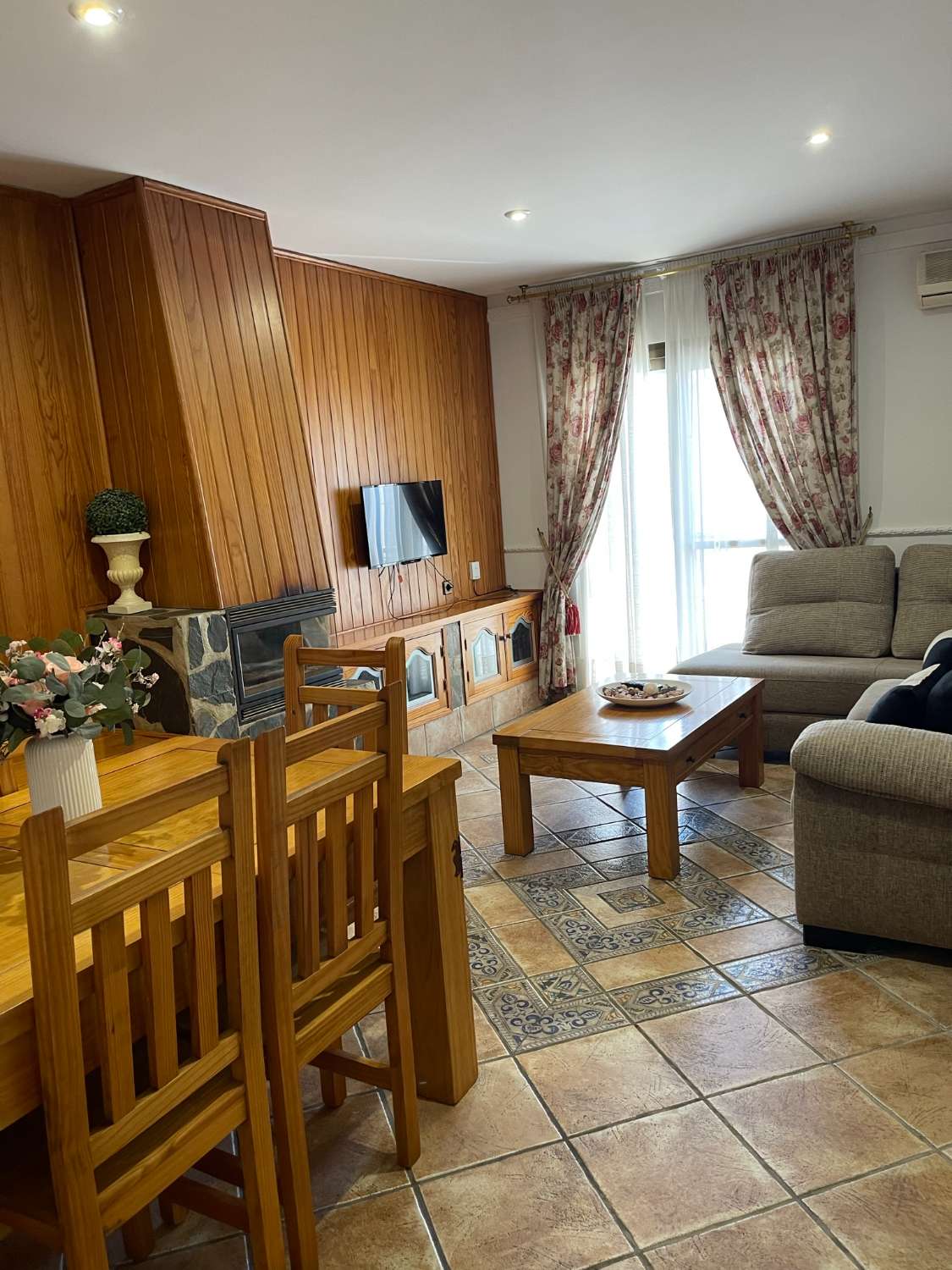 Apartment mit privater Terrasse und 4 Schlafzimmern im Zentrum von Nerja