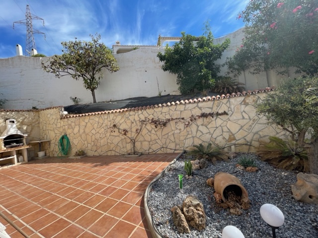 Chalet independiente en venta en Urb Naricha, Nerja