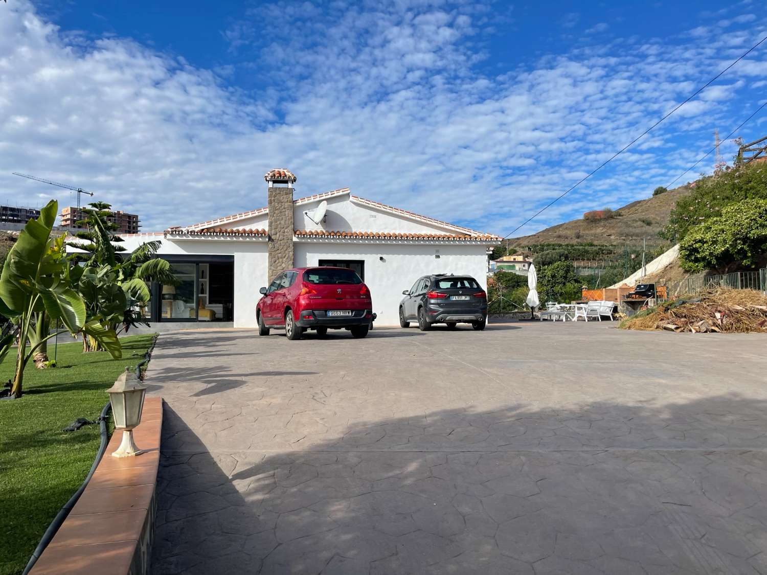 Unique villa with avocado trees in a spectacular location on Tamango Hill