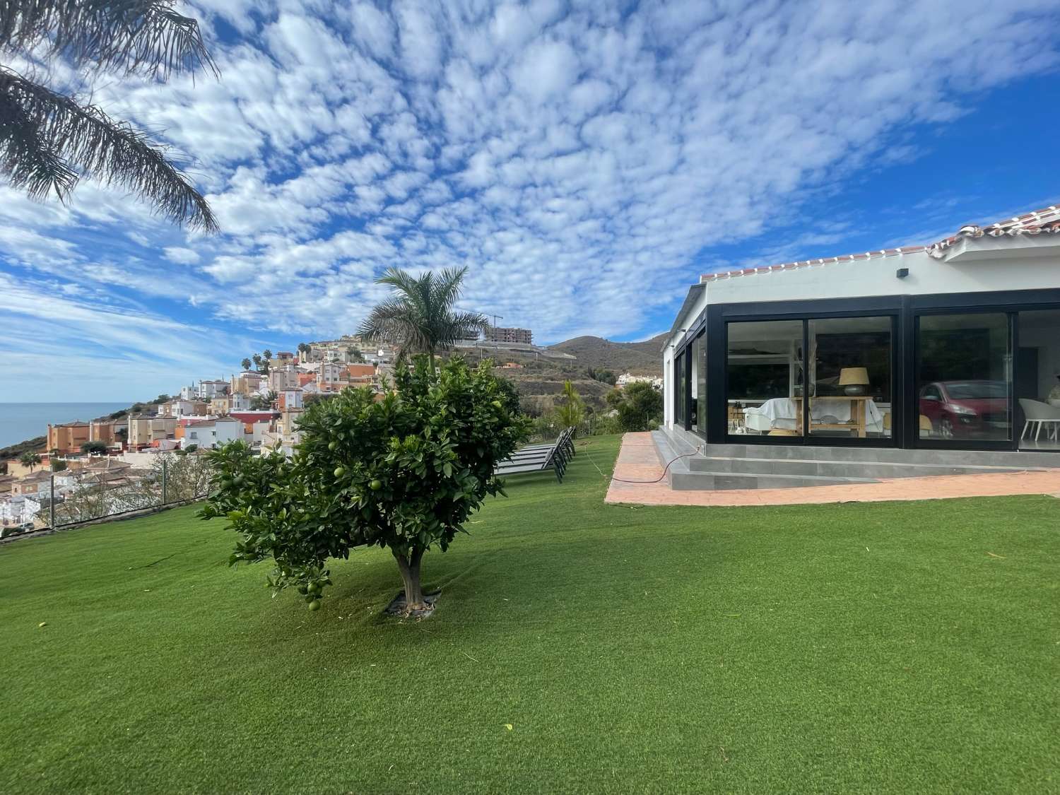 Villa única con 60 árboles de aguacates en una ubicación espectacular en Tamango Hill