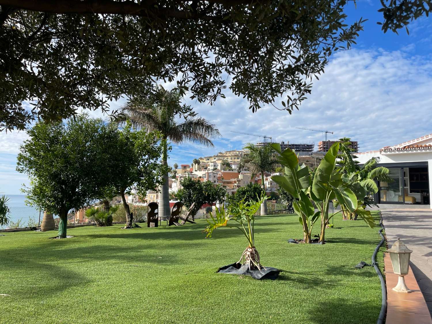 Unique villa with avocado trees in a spectacular location on Tamango Hill