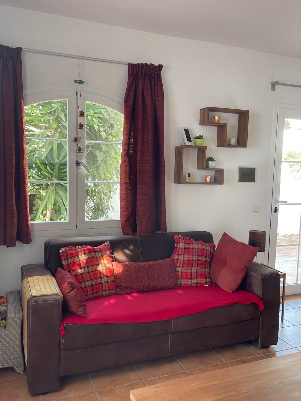 Precioso apartamento de 2 dormitorios en venta En Urb Paco Romo, Nerja