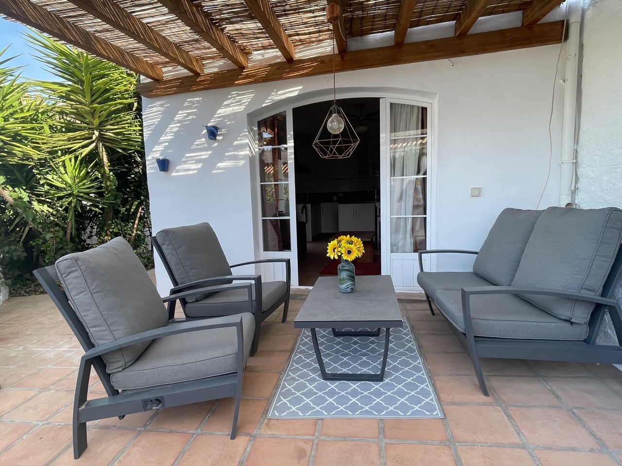 Precioso apartamento de 2 dormitorios en venta En Urb Paco Romo, Nerja