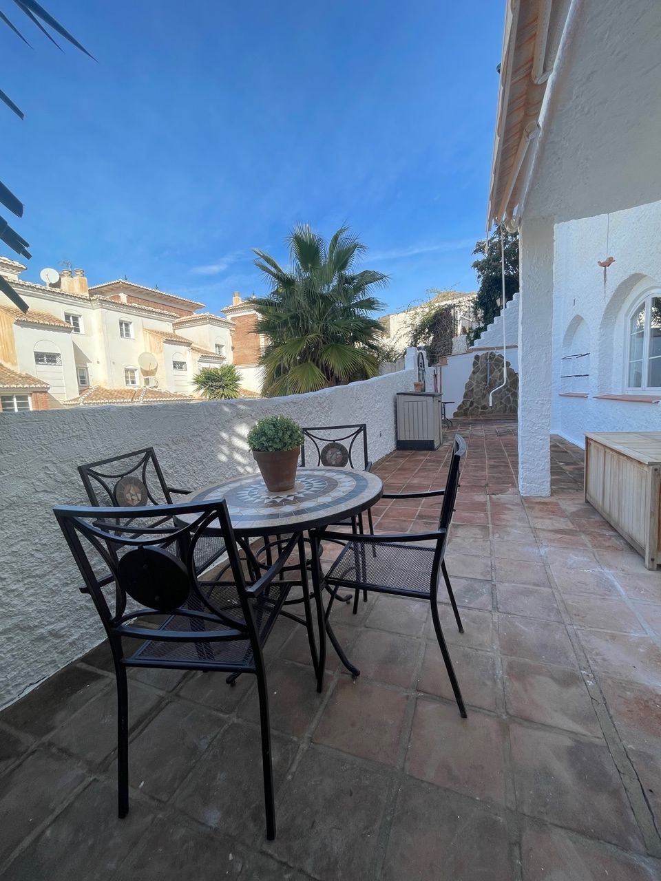 Precioso apartamento de 2 dormitorios en venta En Urb Paco Romo, Nerja