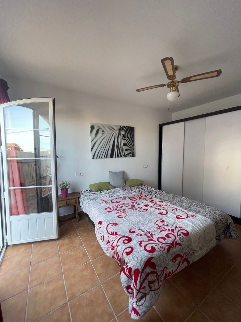 Precioso apartamento de 2 dormitorios en venta En Urb Paco Romo, Nerja