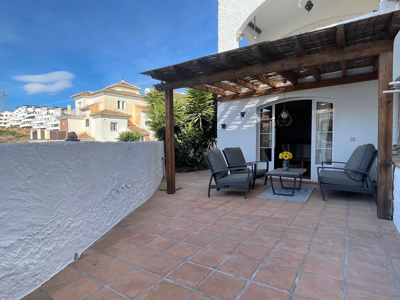 Precioso apartamento de 2 dormitorios en venta En Urb Paco Romo, Nerja