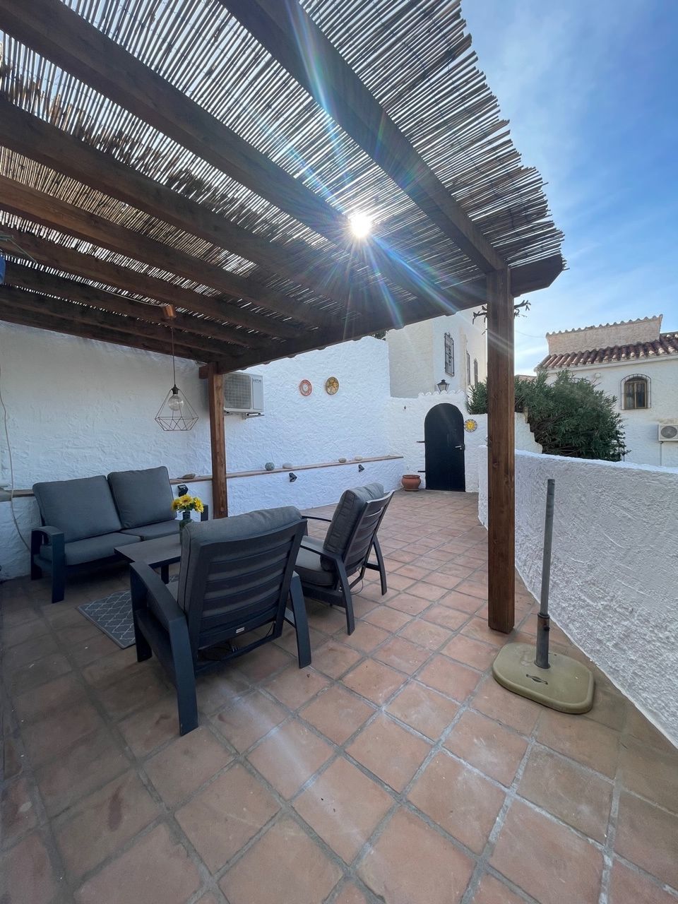 Precioso apartamento de 2 dormitorios en venta En Urb Paco Romo, Nerja