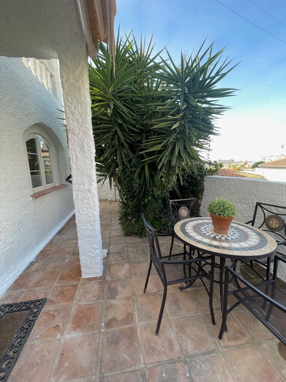 Precioso apartamento de 2 dormitorios en venta En Urb Paco Romo, Nerja