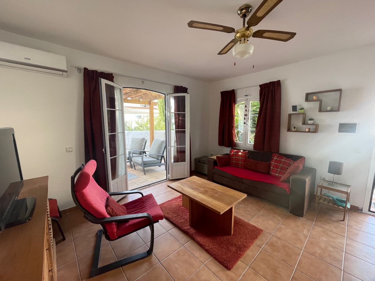 Precioso apartamento de 2 dormitorios en venta En Urb Paco Romo, Nerja