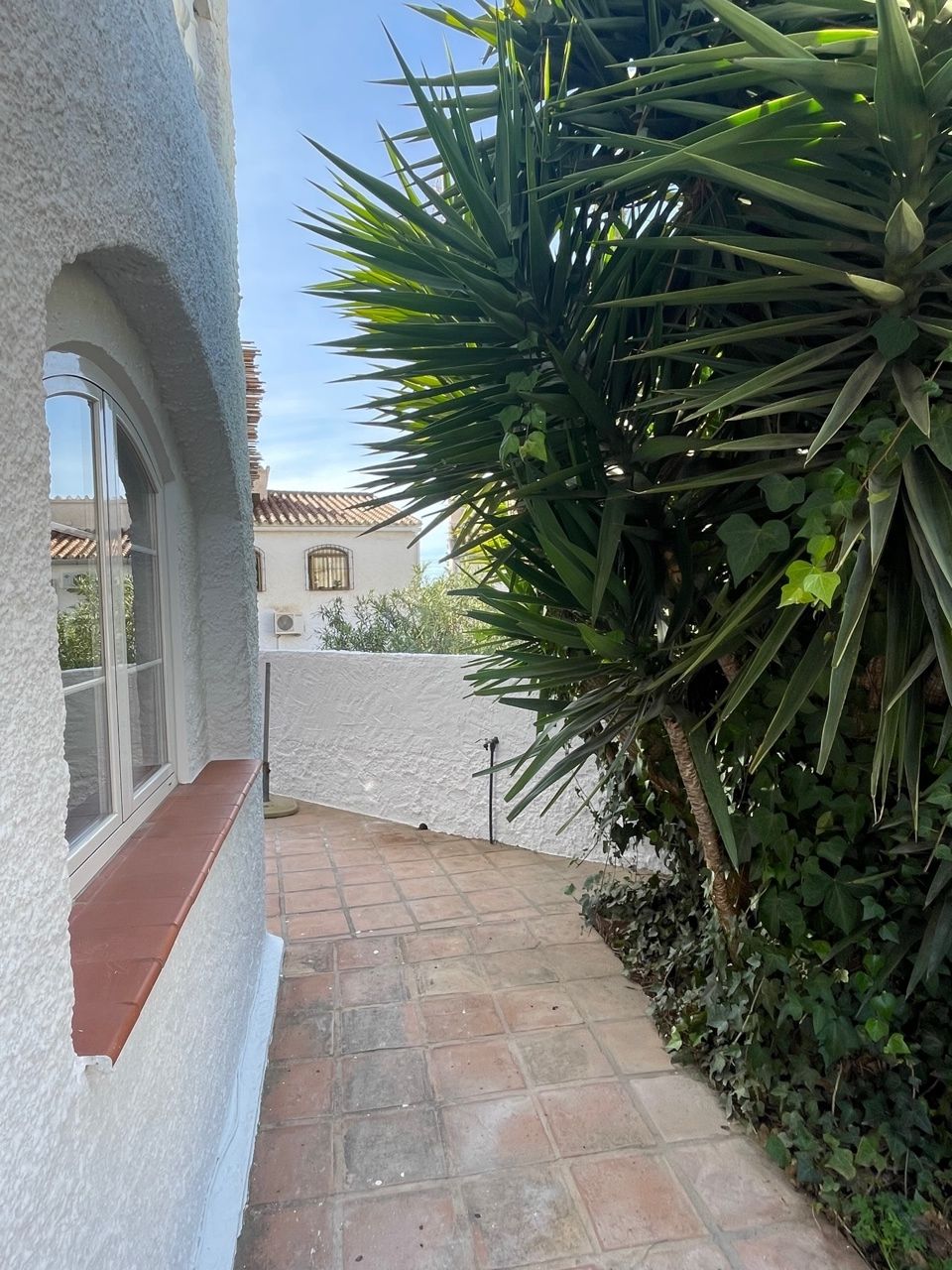 Precioso apartamento de 2 dormitorios en venta En Urb Paco Romo, Nerja