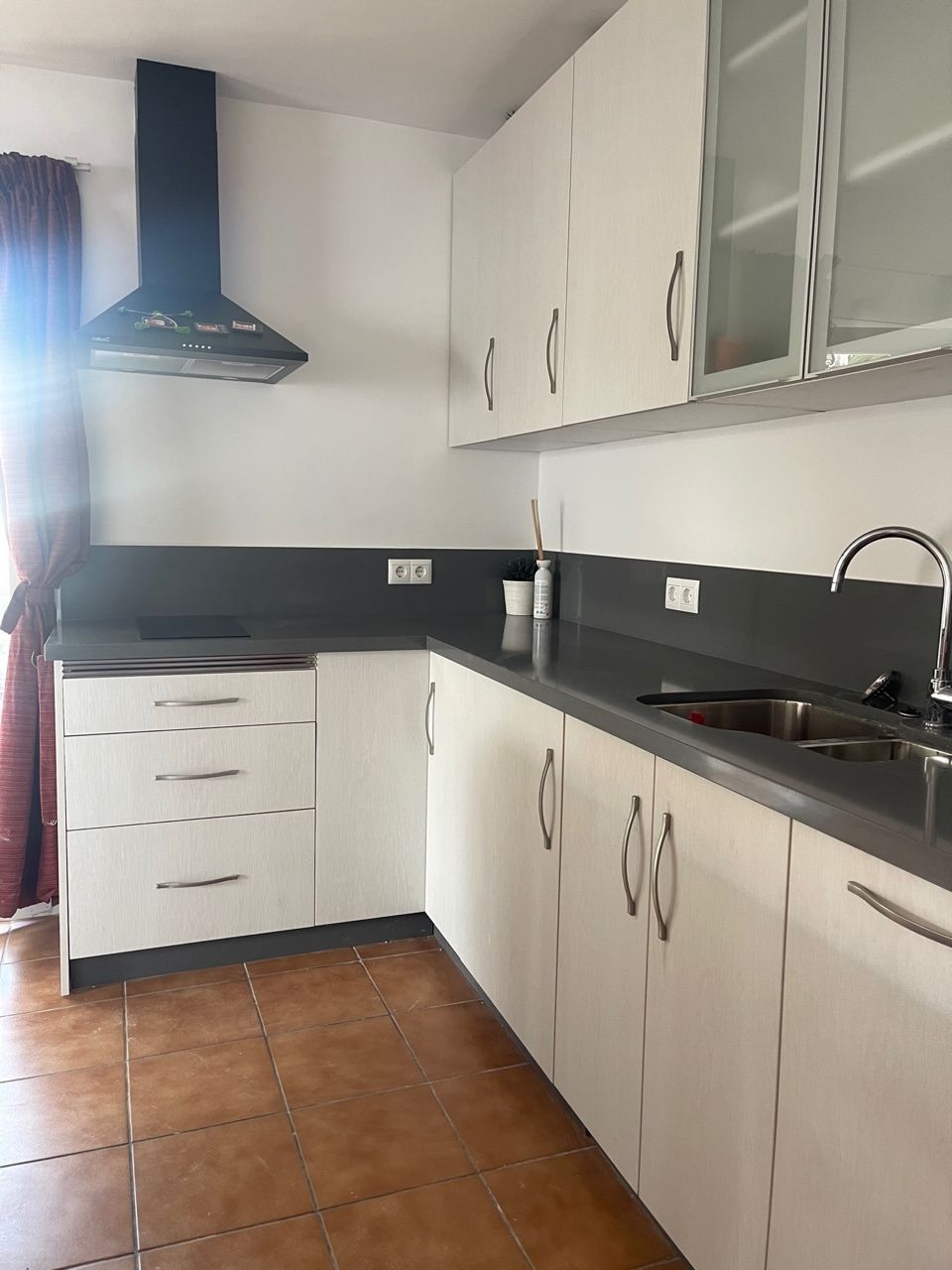 Precioso apartamento de 2 dormitorios en venta En Urb Paco Romo, Nerja