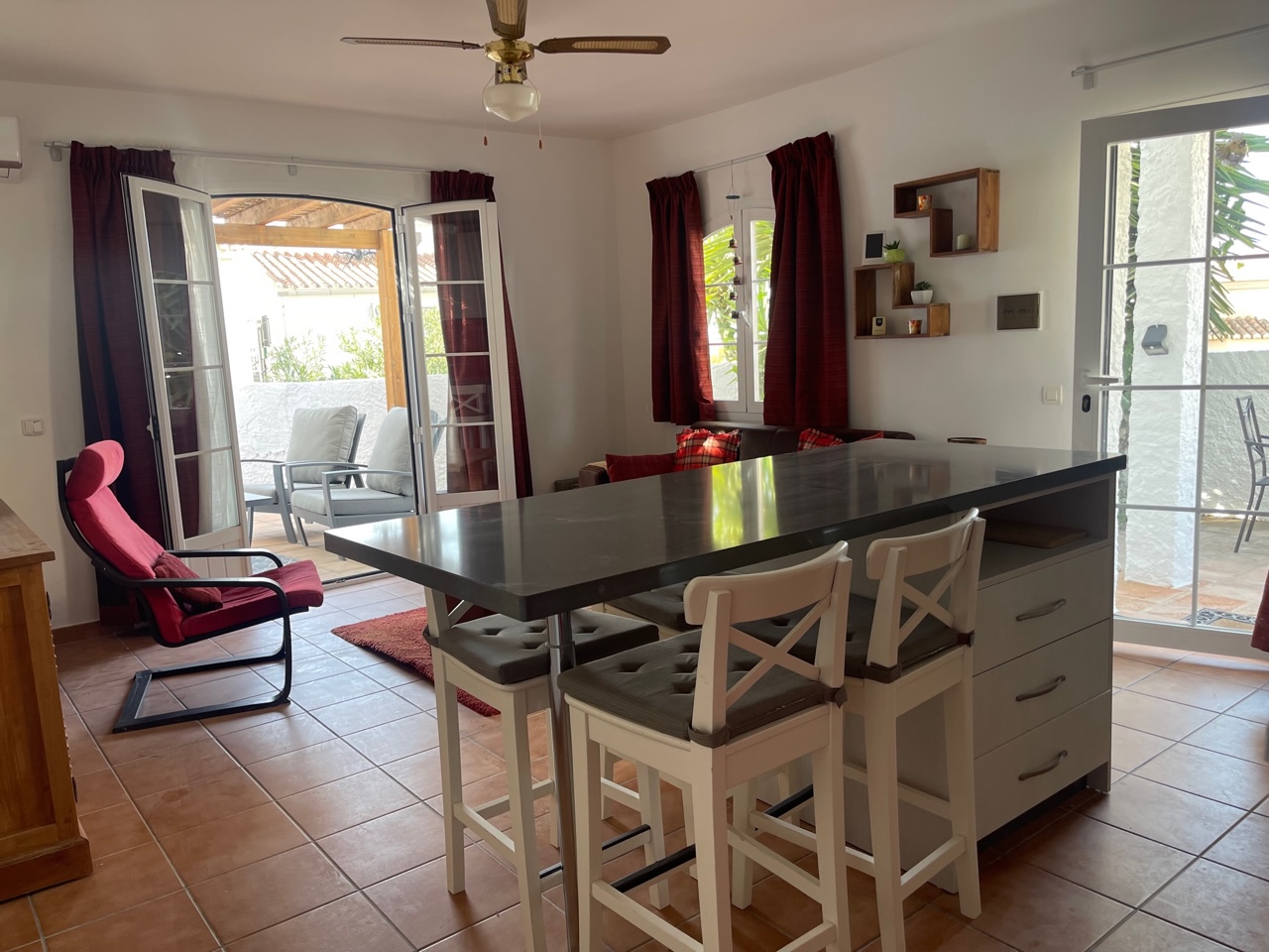 Precioso apartamento de 2 dormitorios en venta En Urb Paco Romo, Nerja
