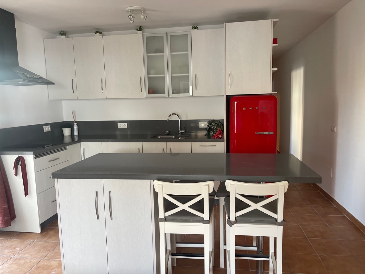 Precioso apartamento de 2 dormitorios en venta En Urb Paco Romo, Nerja
