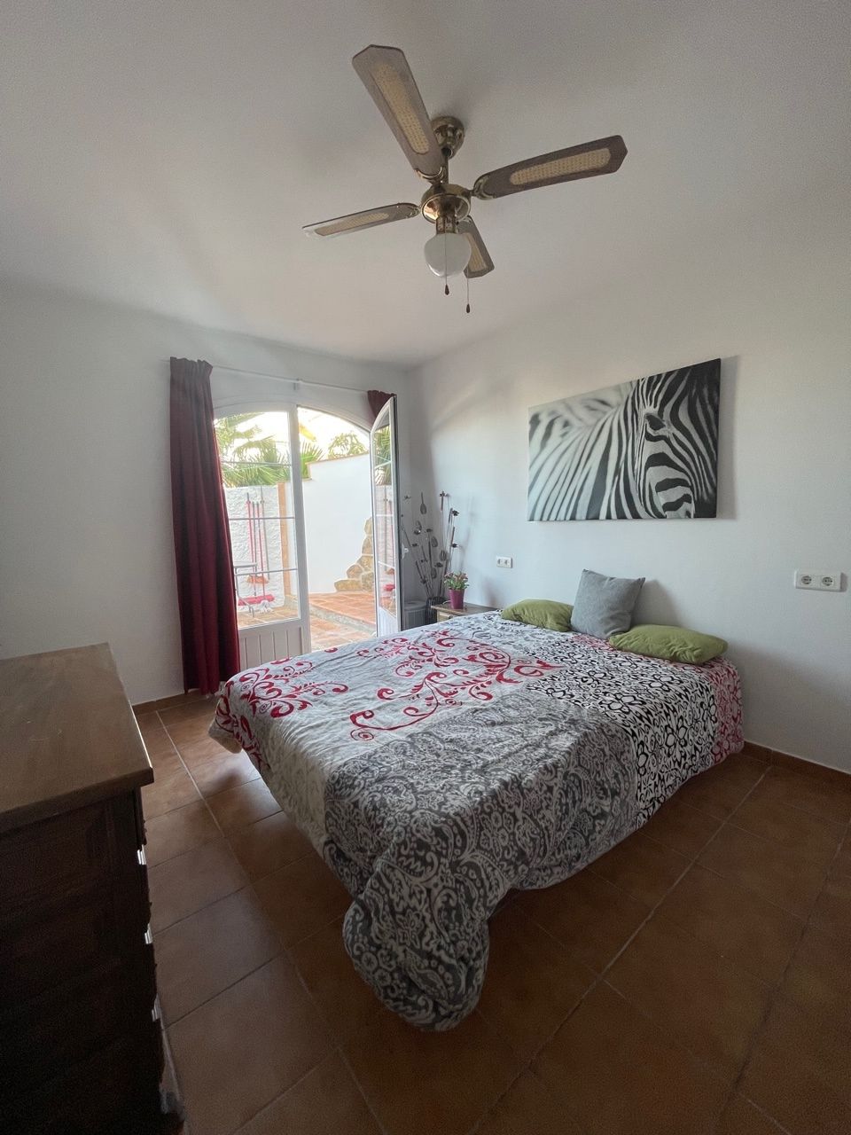 Precioso apartamento de 2 dormitorios en venta En Urb Paco Romo, Nerja