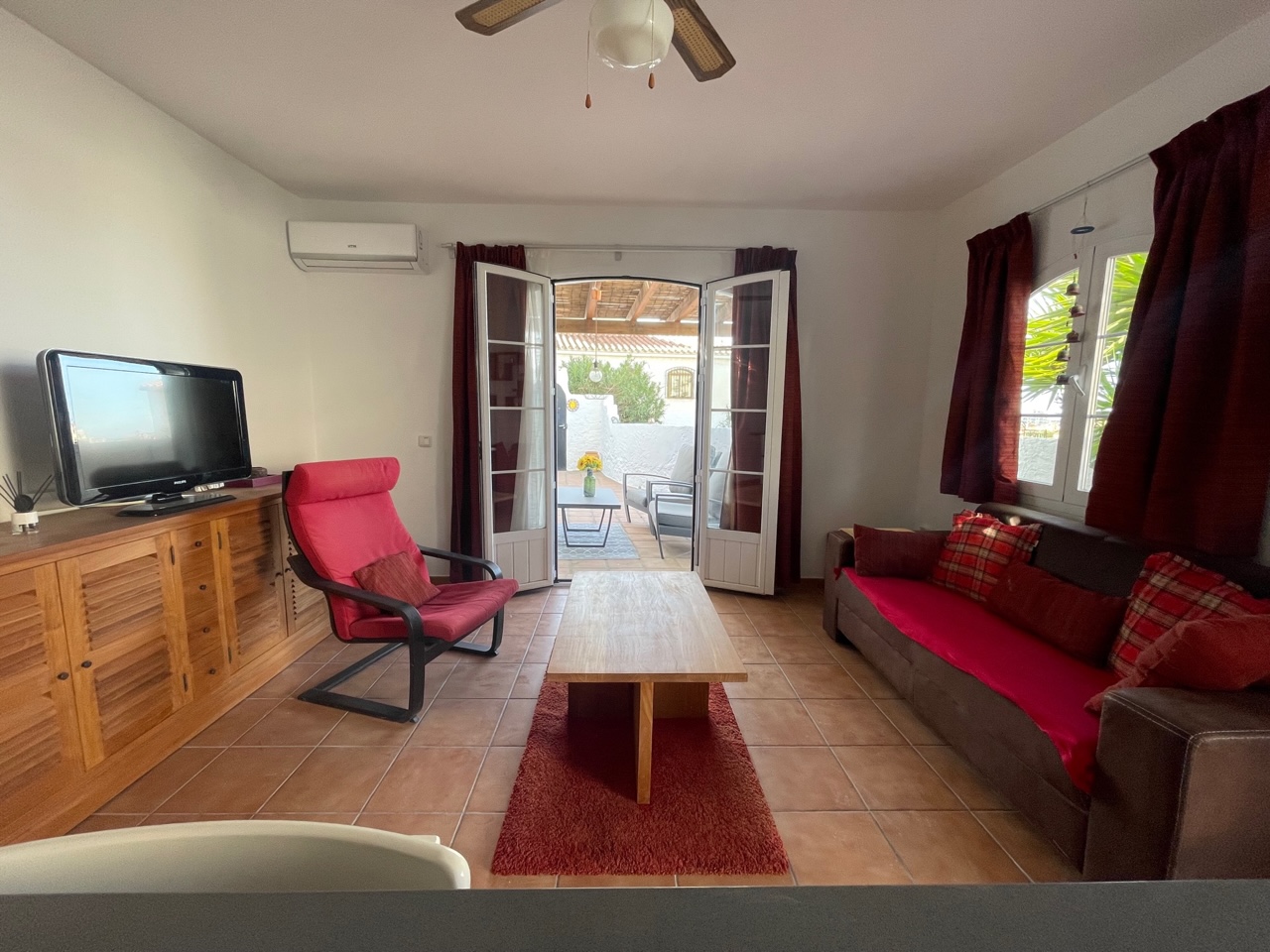 Precioso apartamento de 2 dormitorios en venta En Urb Paco Romo, Nerja