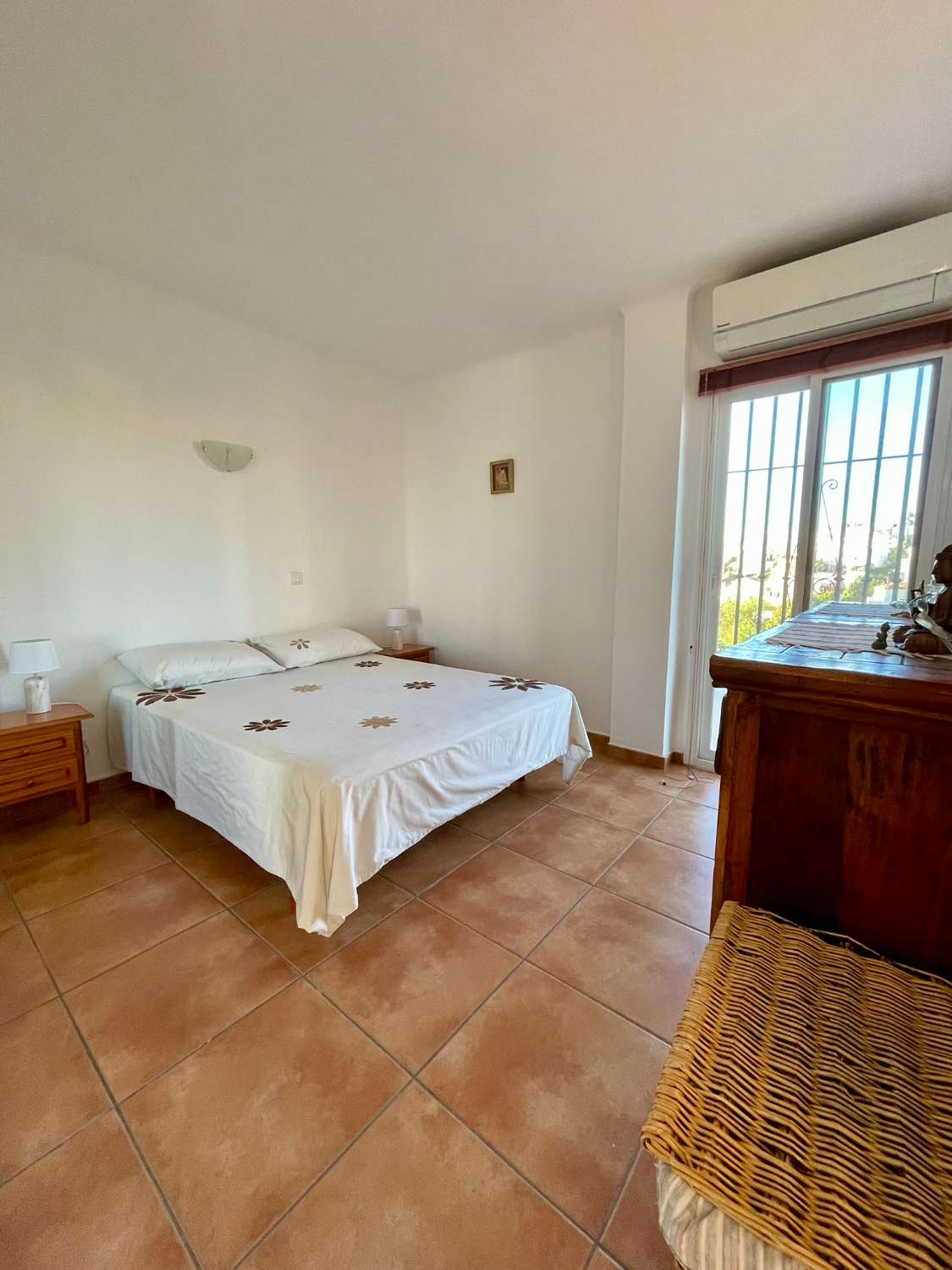 Apartamento con 2 dormitorios en venta en Urb. Oasis de Capistrano, Nerja