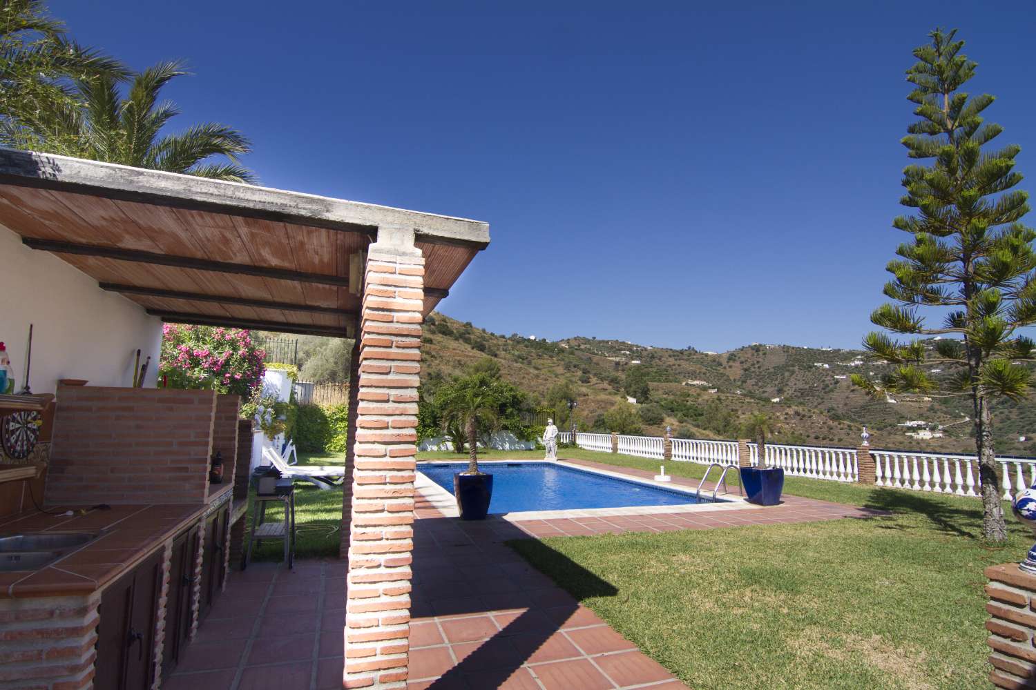 Villa for sale in Torrox