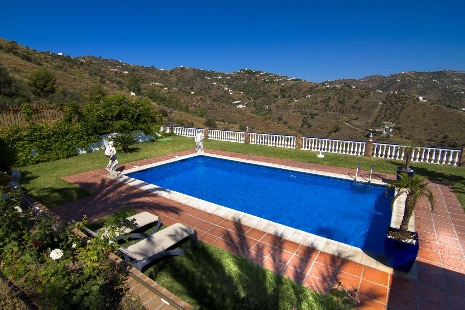 Villa for sale in Torrox