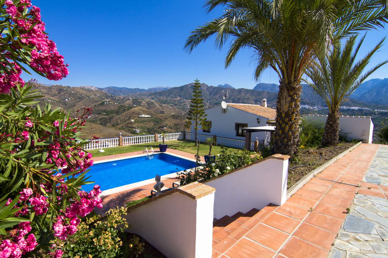 Villa for sale in Torrox