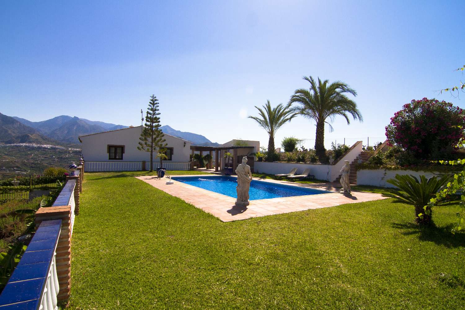 Villa for sale in Torrox