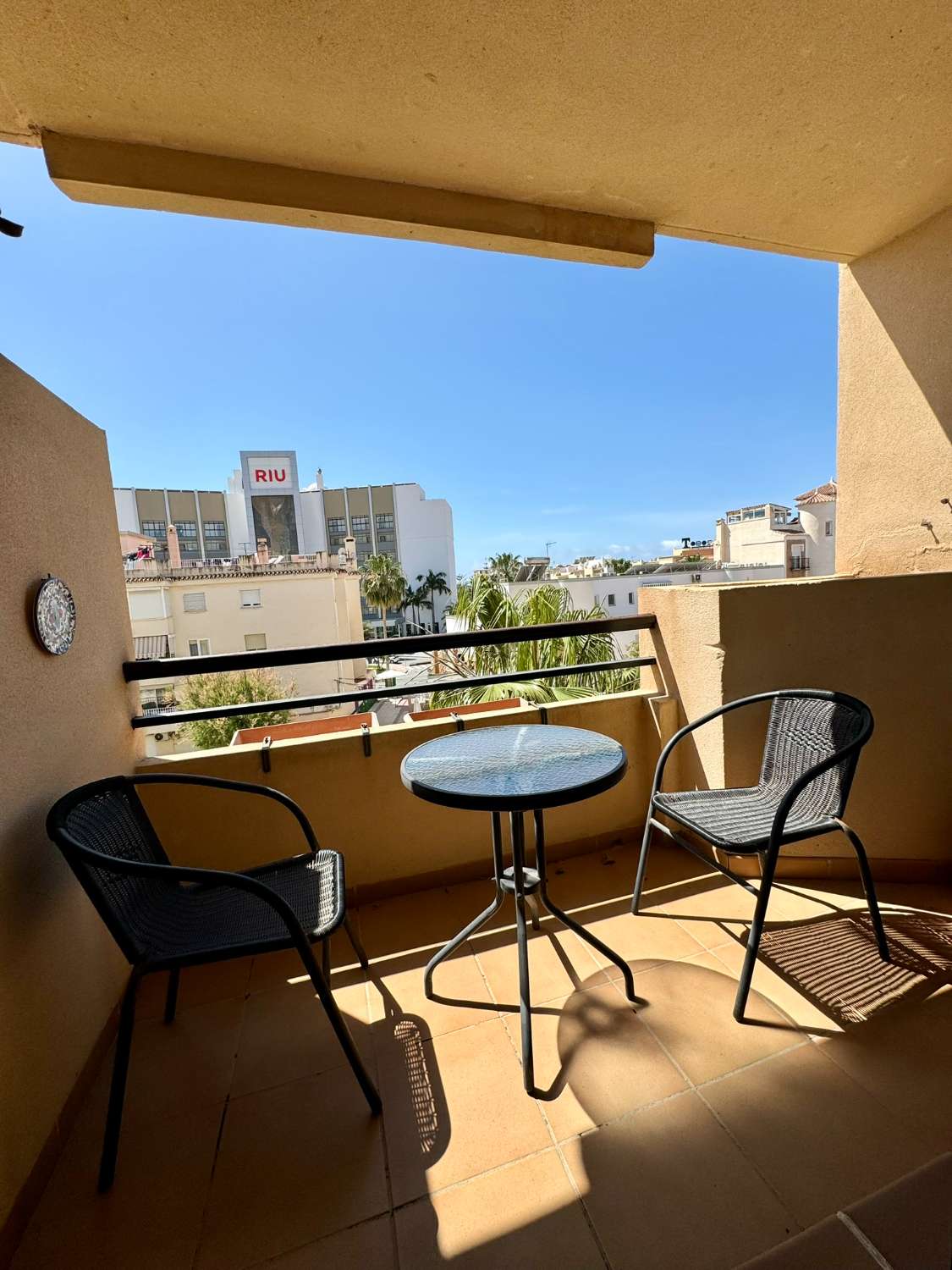 Apartamento con 2 dormitorios y 2 plazas de aparcamiento en Nerja