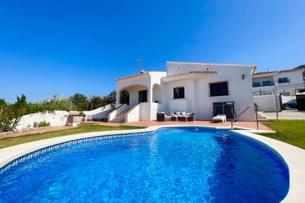 Villa til salg i Nerja
