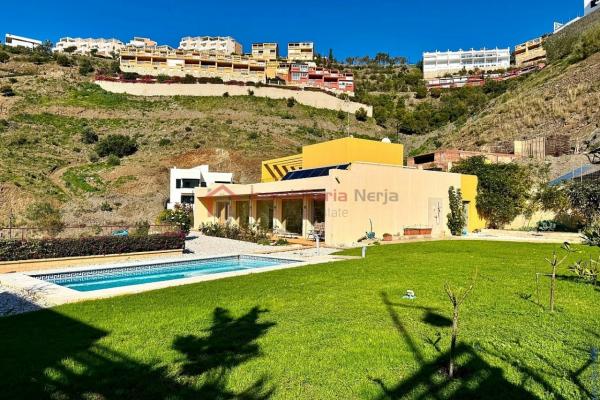 Villa en venta en Torrox Costa