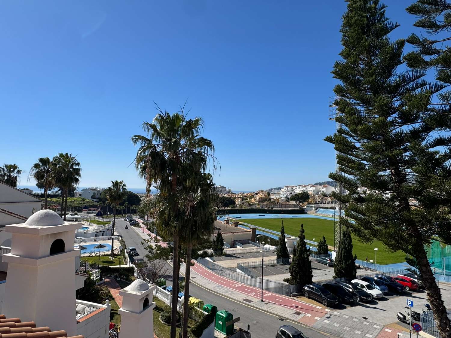 Bright Duplex with 3 bedrooms and Sunny Terraces and Sea Views – Nerja